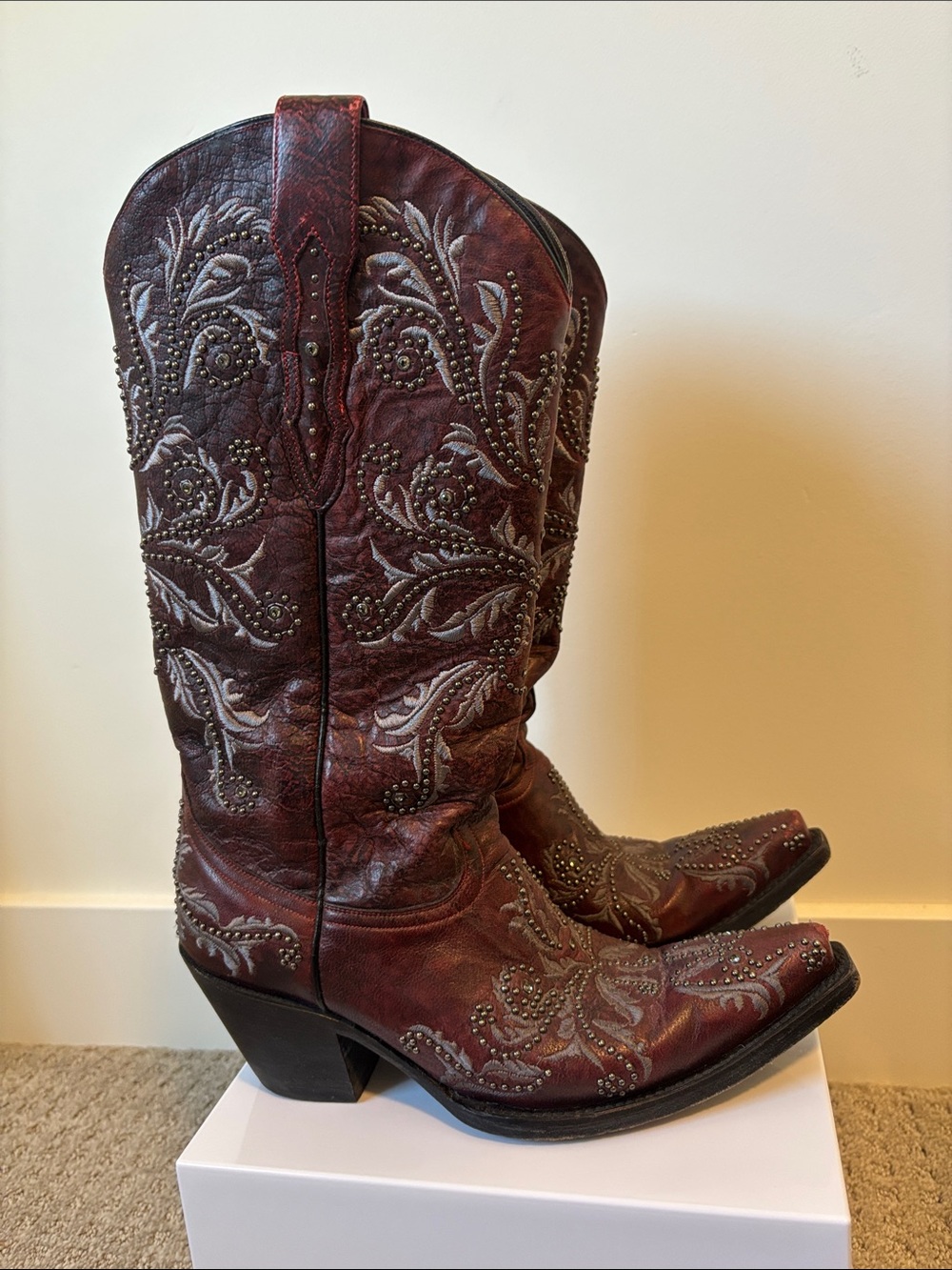 Women's Embroidered Western Boots in Burgundy